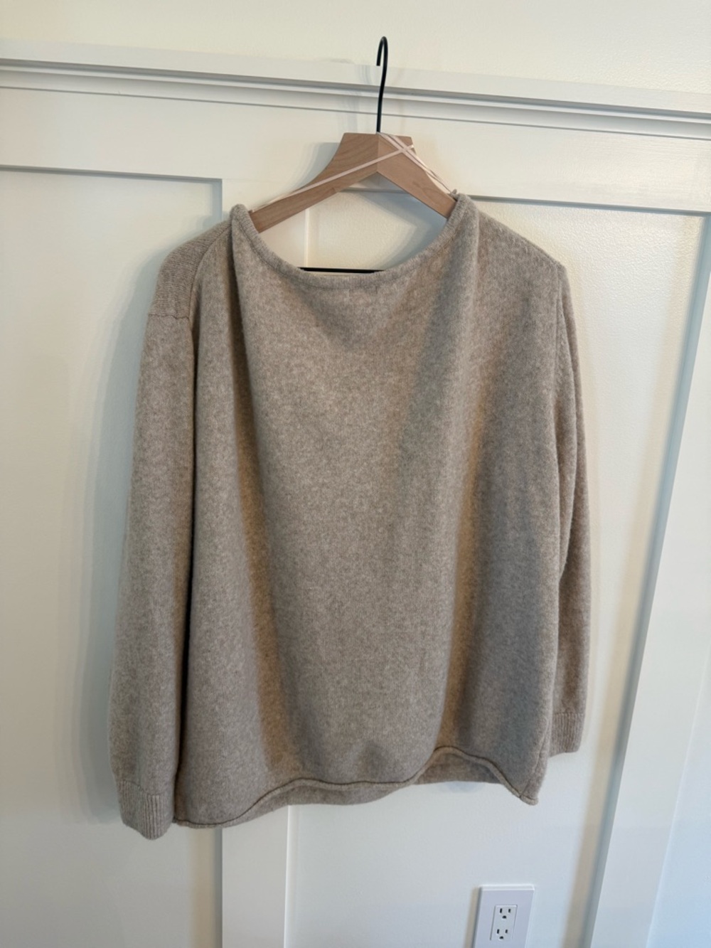 Cozy Beige Oversized Crewneck Sweater - Picture 4 of 4